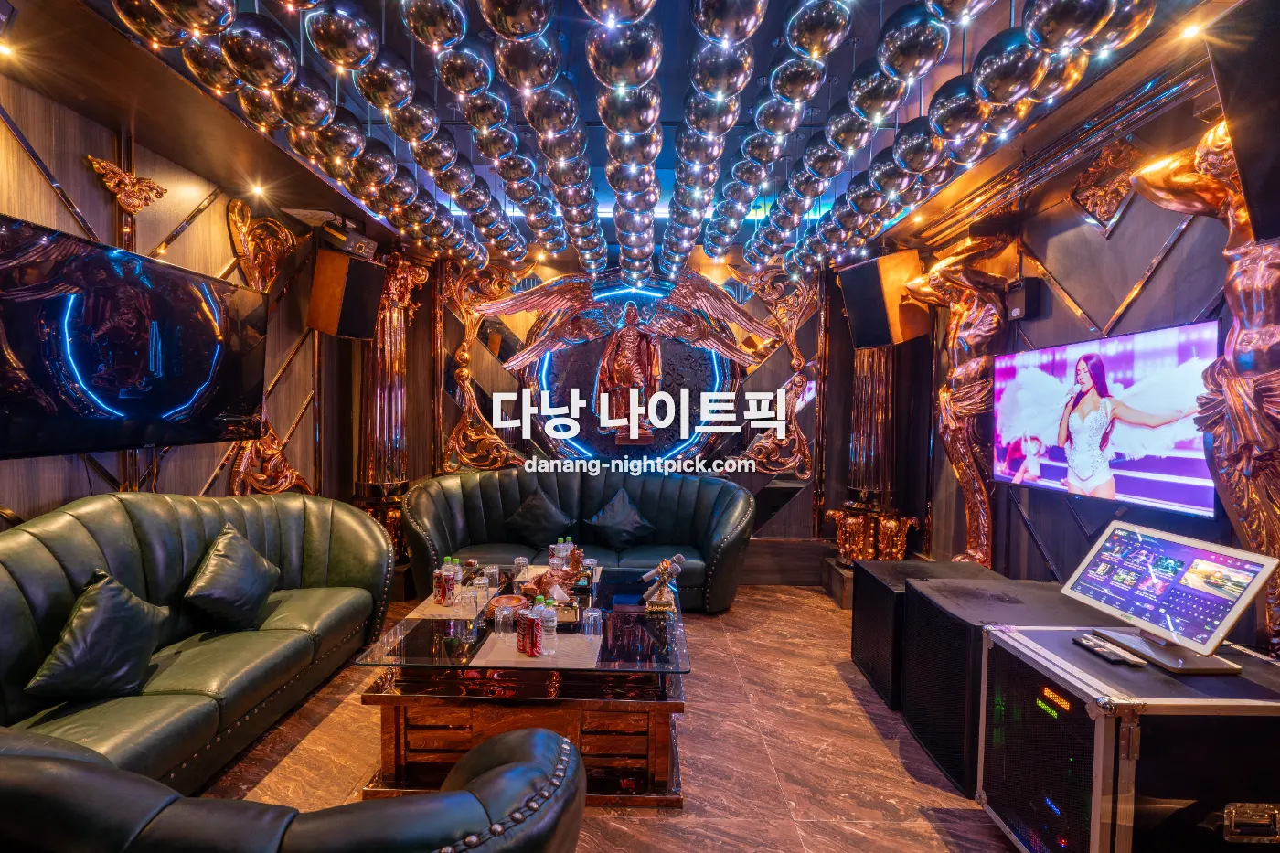 더나인 가라오케 내부 분위기